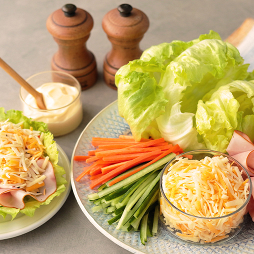 厳選４種のチーズブレンドを使って！ レタスの手巻きサラダ