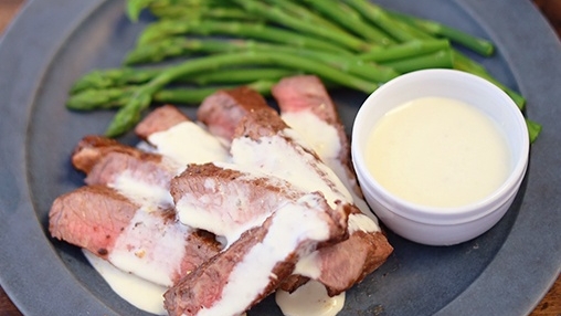 牛肉のステーキ ロックフォールソース