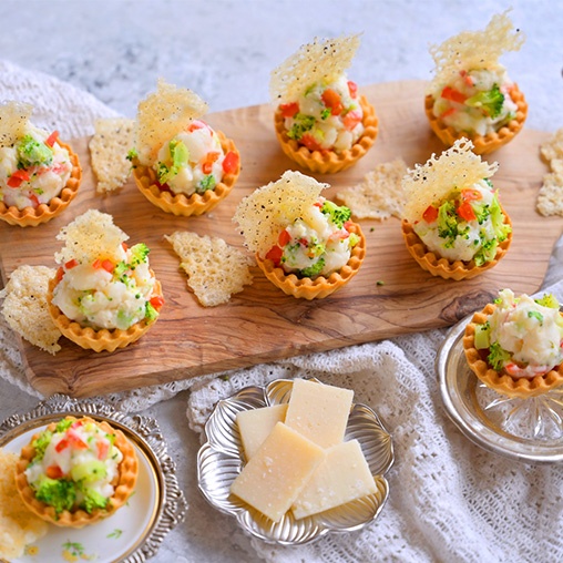 チーズチップス パルミジャーノ・レッジャーノで ミニクリスマスツリーポテトサラダ