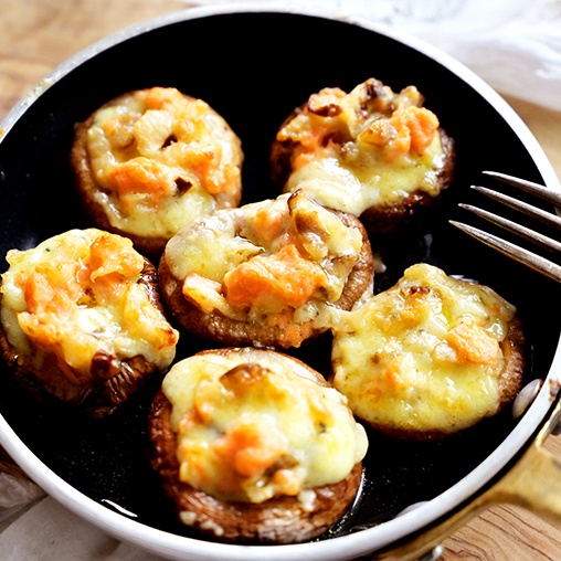 スティルトン、いぶりがっこ、サーモンのしいたけ詰め焼き